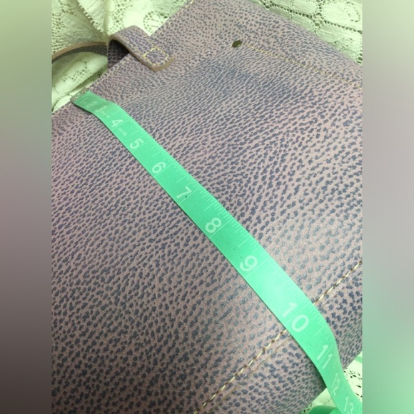 Portland Leather Goods Medium Crossbody Bag. Lilac - Picture 12 of 15